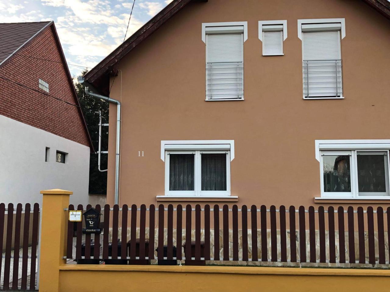 Kristaly Apartmanhaz Sarvar Exterior photo